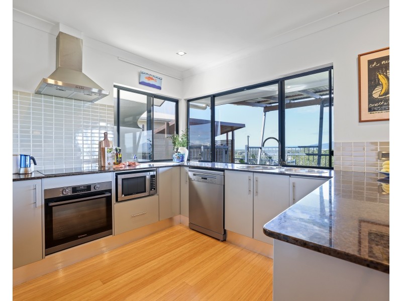 3 Hayles Close, Mooroobool QLD 4870