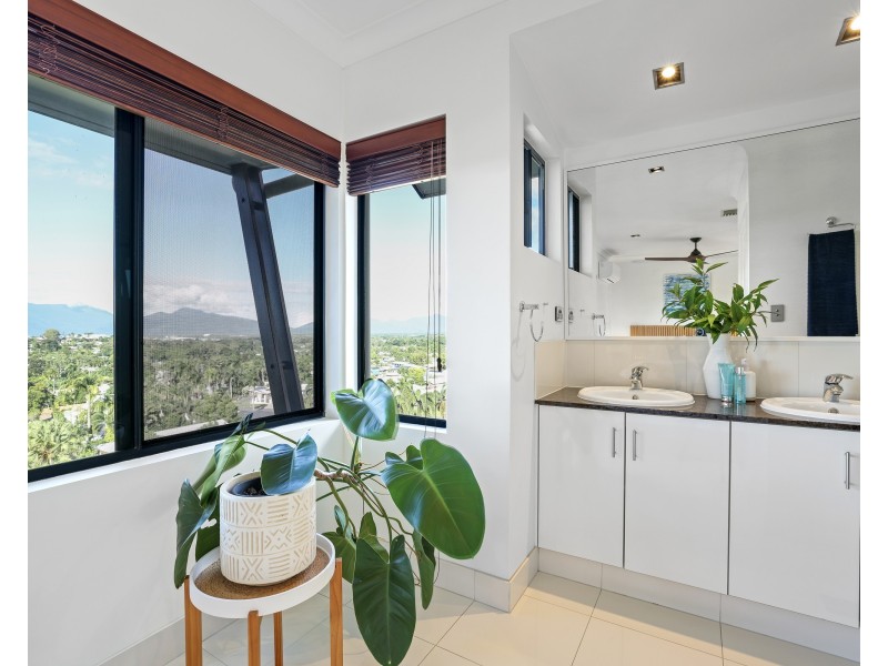 3 Hayles Close, Mooroobool QLD 4870