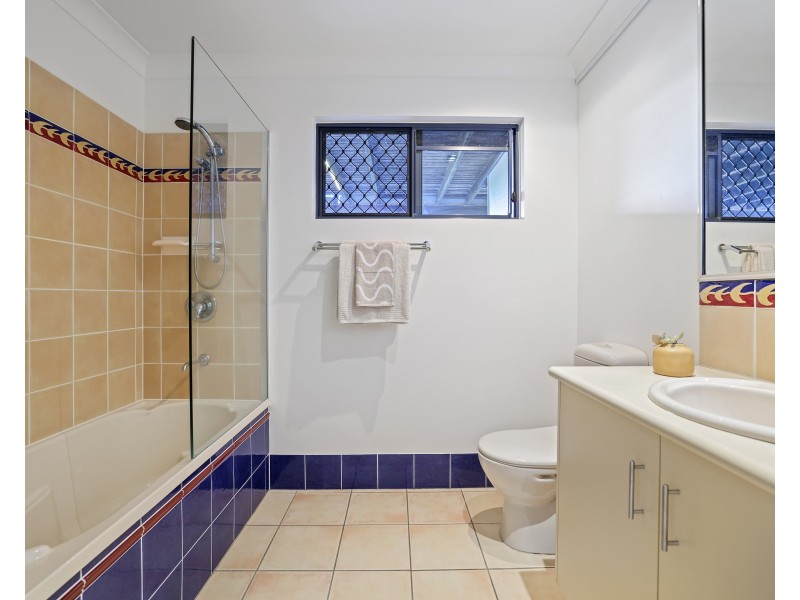 3 Hayles Close, Mooroobool QLD 4870