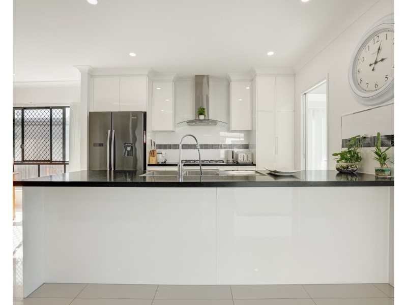 11 Girringun Parade, Mount Peter QLD 4869