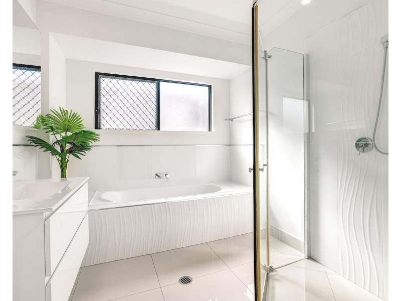 11 Girringun Parade, Mount Peter QLD 4869
