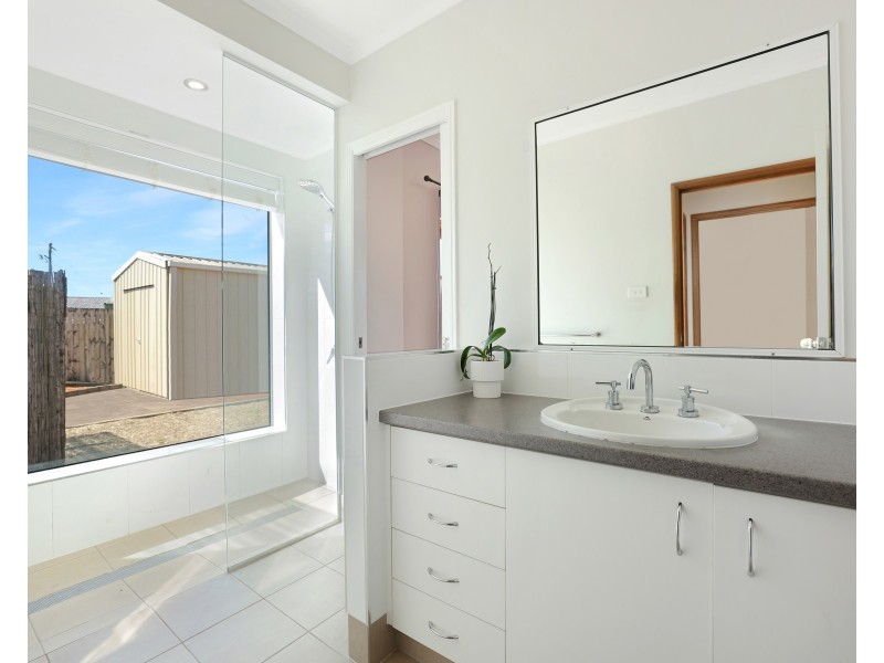 8 Matilda Close, Woree QLD 4868