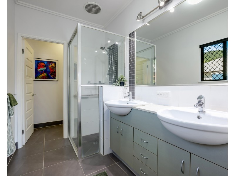 15 McBride Street, Redlynch QLD 4870