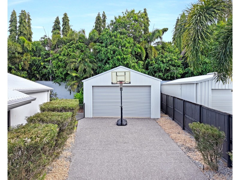 32 Iridescent Drive, Trinity Park QLD 4879
