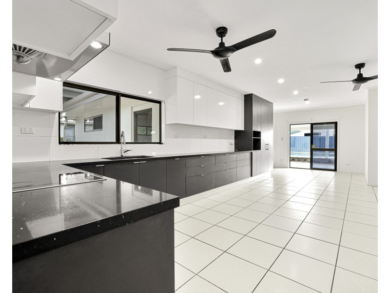 8 Maria Street, Woree QLD 4868