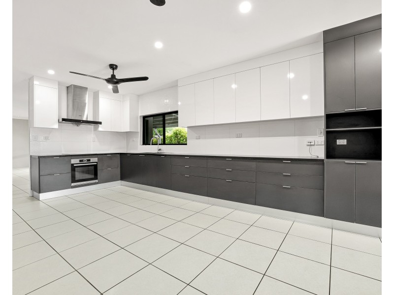 8 Maria Street, Woree QLD 4868
