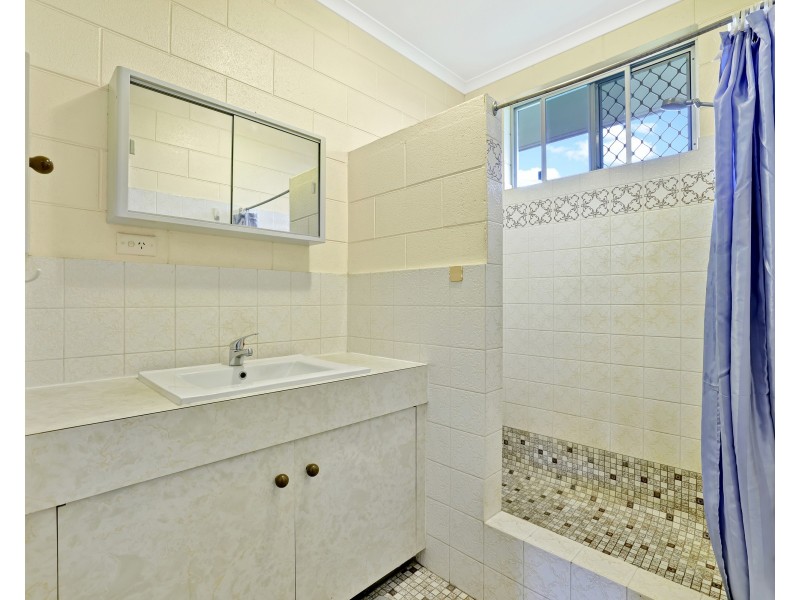 24 Angela Street, Woree QLD 4868