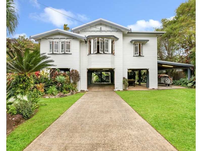 221 Woodward Street, Whitfield QLD 4870