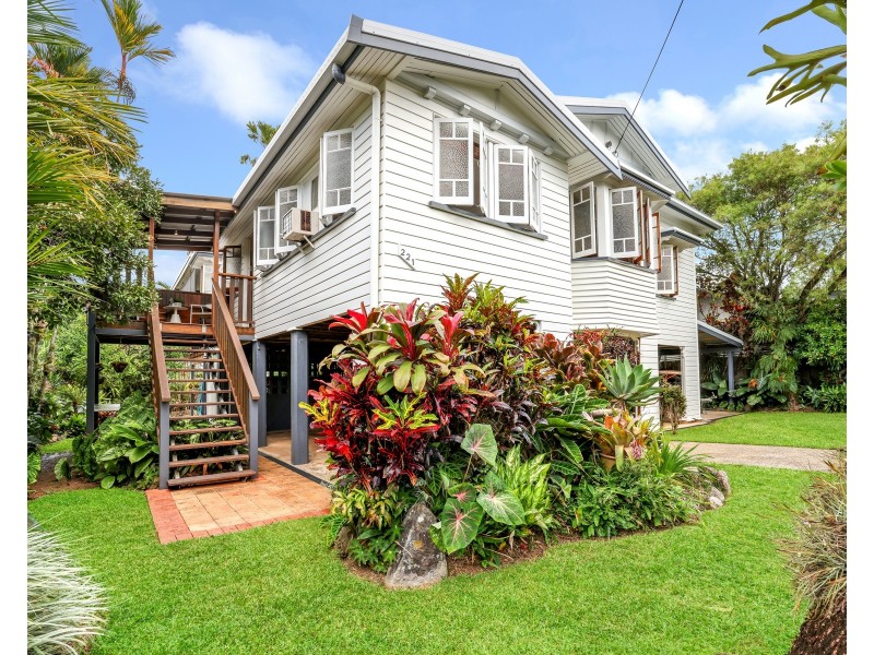 221 Woodward Street, Whitfield QLD 4870