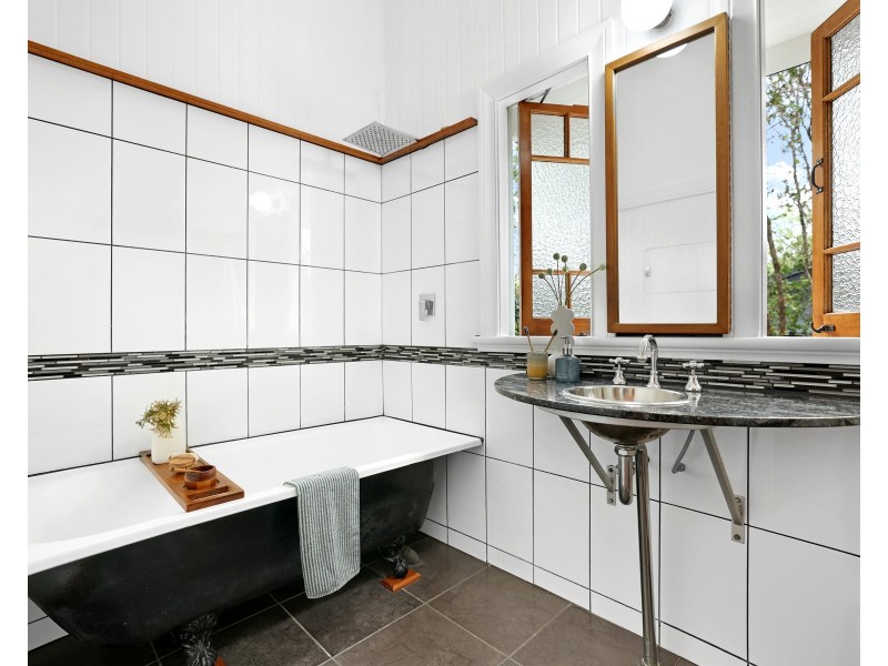 221 Woodward Street, Whitfield QLD 4870