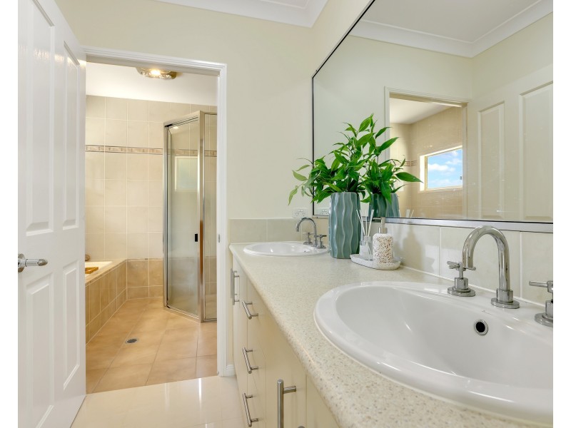 31 Yellowfin Close, Kanimbla QLD 4870