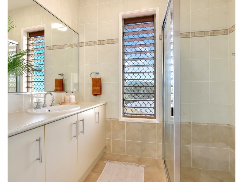 31 Yellowfin Close, Kanimbla QLD 4870
