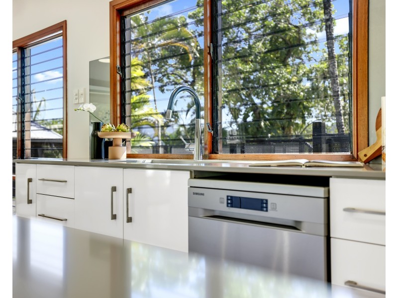 4 Donnelly Close, Brinsmead QLD 4870