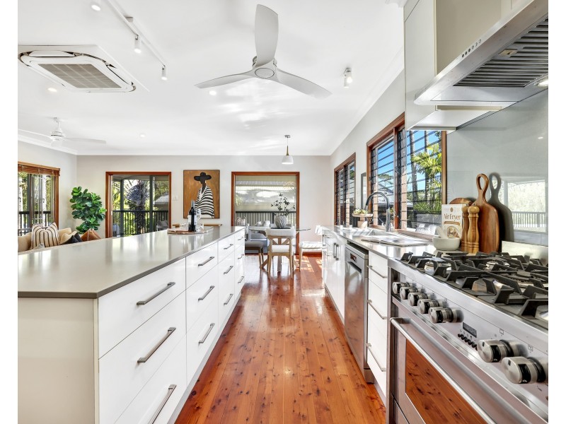 4 Donnelly Close, Brinsmead QLD 4870
