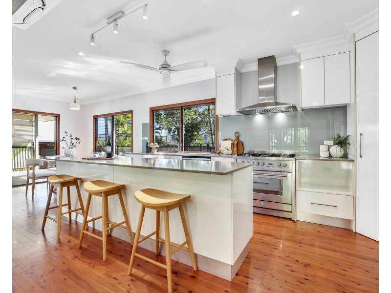 4 Donnelly Close, Brinsmead QLD 4870
