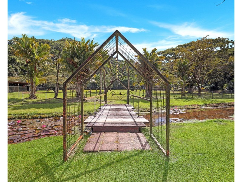 376 Kruckow Road, East Russell QLD 4861
