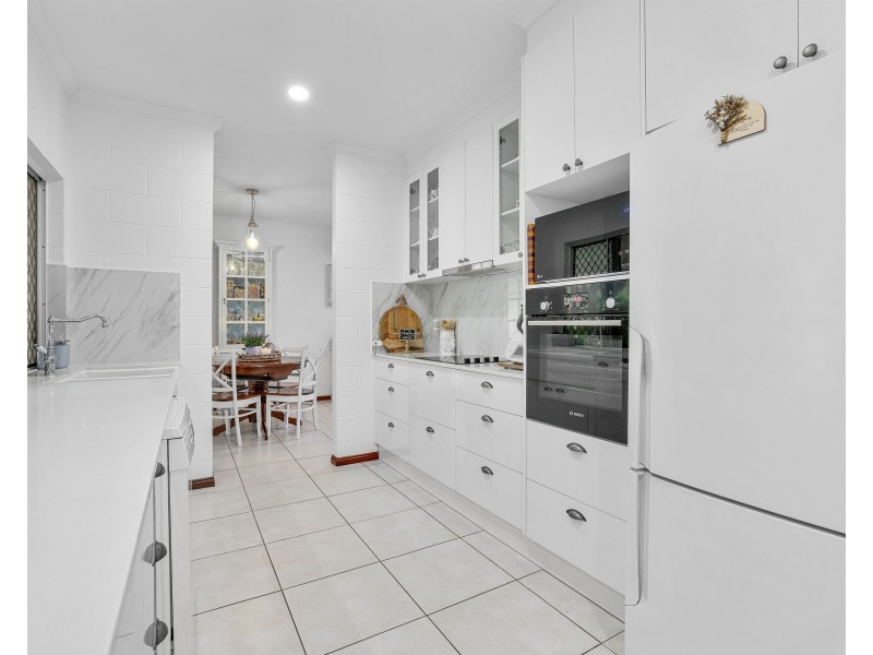 12 Wentworth Close, Bentley Park QLD 4869