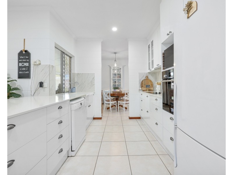 12 Wentworth Close, Bentley Park QLD 4869