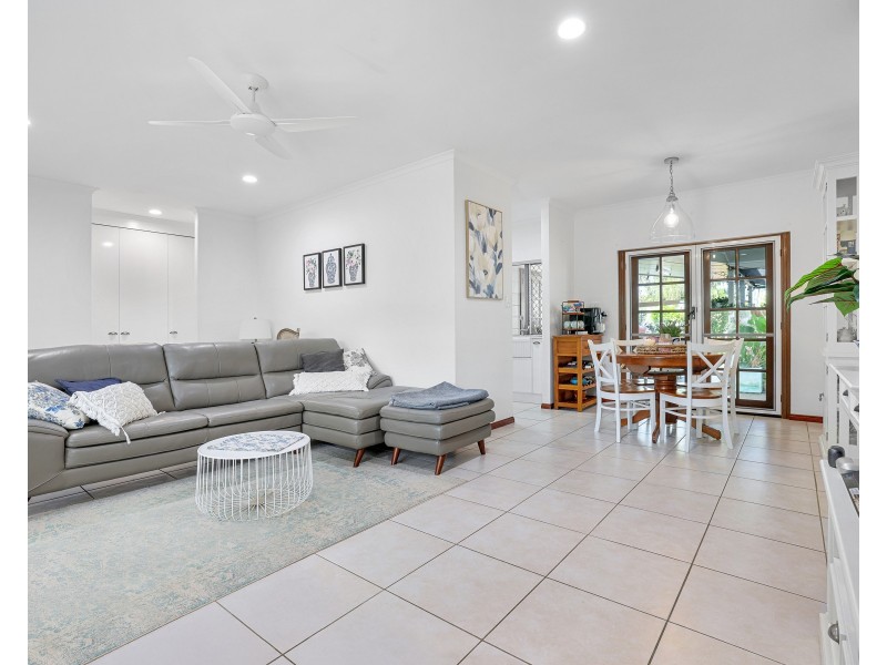 12 Wentworth Close, Bentley Park QLD 4869