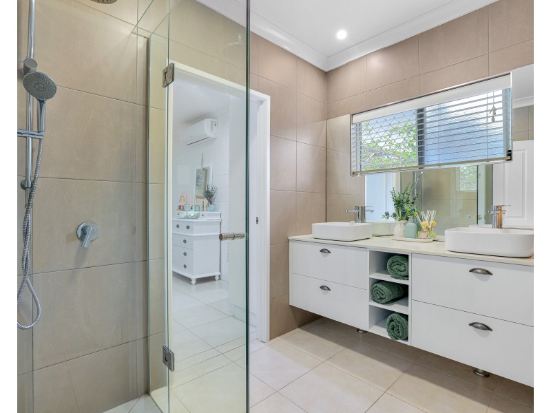 12 Wentworth Close, Bentley Park QLD 4869
