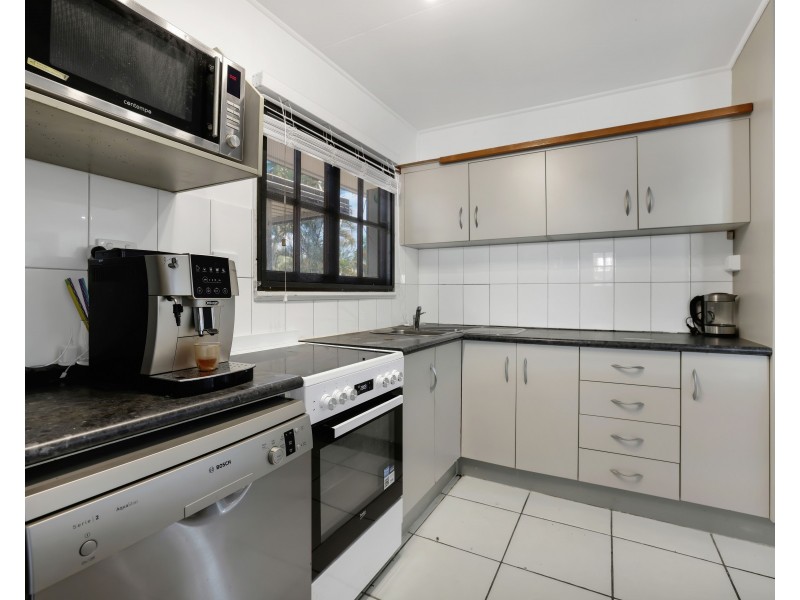 8 Dalton Street, Bungalow QLD 4870