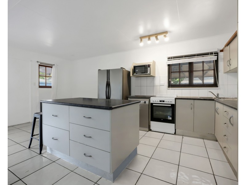 8 Dalton Street, Bungalow QLD 4870