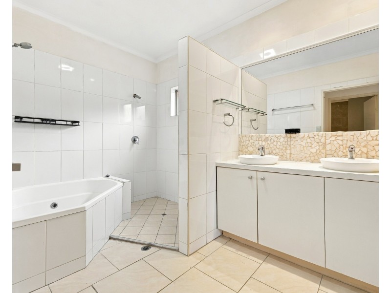 7 McCarthy Close, Brinsmead QLD 4870