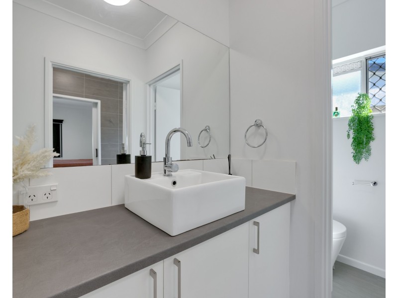 12 Resolution Drive, Bentley Park QLD 4869