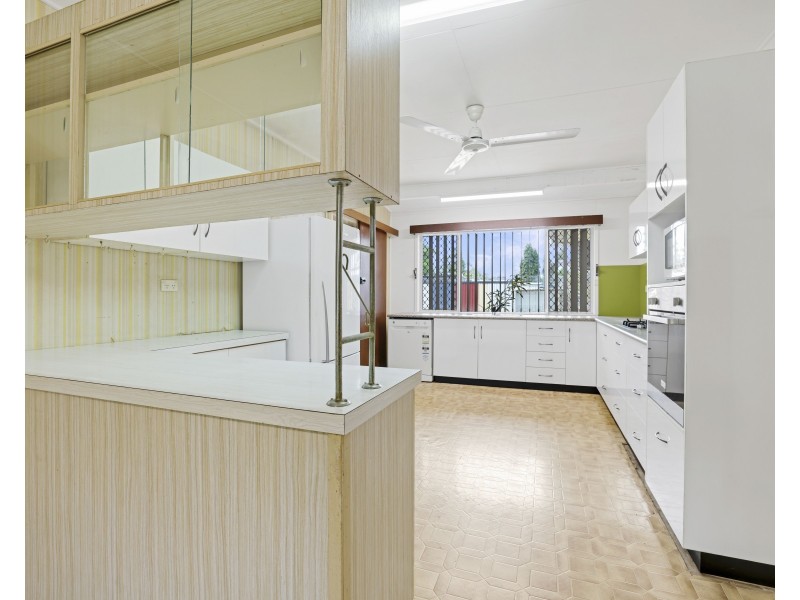 1 Maina Street, Woree QLD 4868