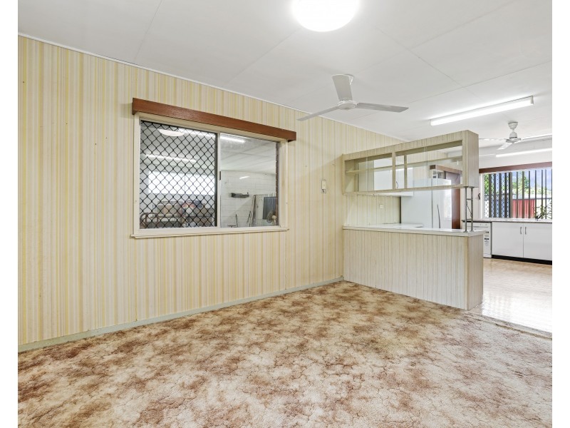 1 Maina Street, Woree QLD 4868