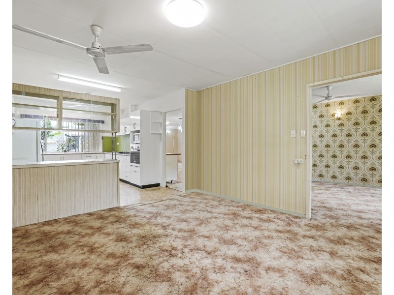 1 Maina Street, Woree QLD 4868