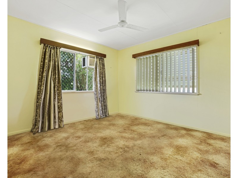 1 Maina Street, Woree QLD 4868