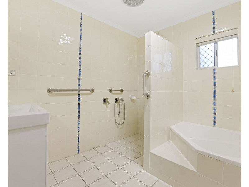 1 Maina Street, Woree QLD 4868
