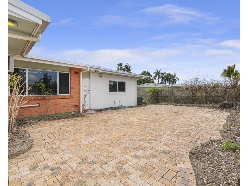 1 Maina Street, Woree QLD 4868