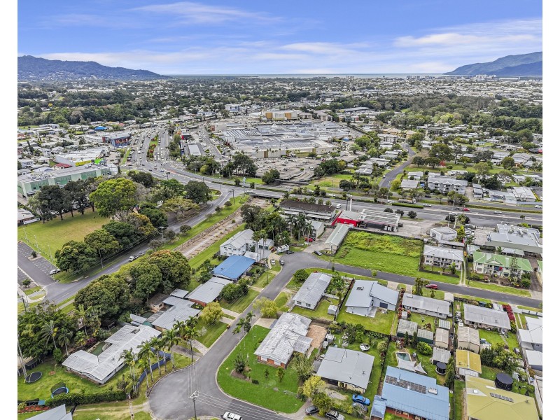 1 Maina Street, Woree QLD 4868