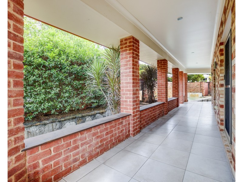 12 Rossmann Road, Smithfield QLD 4878