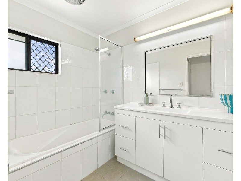 2-4 Lola Close, Woree QLD 4868