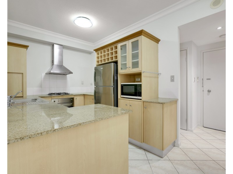 1603/2-10 Greenslopes Street, Cairns North QLD 4870