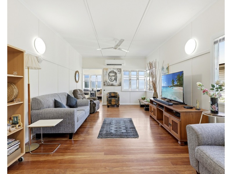 15 Chaplain Avenue, Manunda QLD 4870