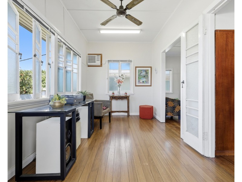15 Chaplain Avenue, Manunda QLD 4870