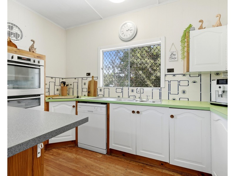 15 Chaplain Avenue, Manunda QLD 4870