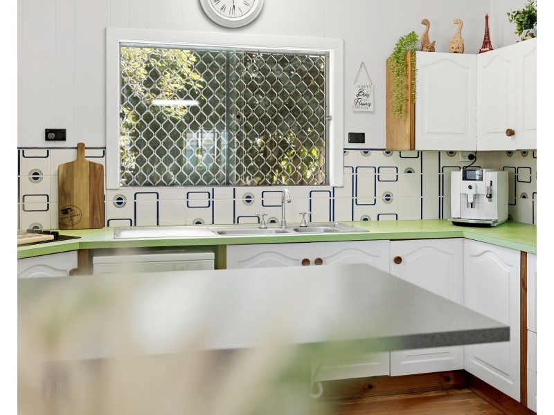 15 Chaplain Avenue, Manunda QLD 4870