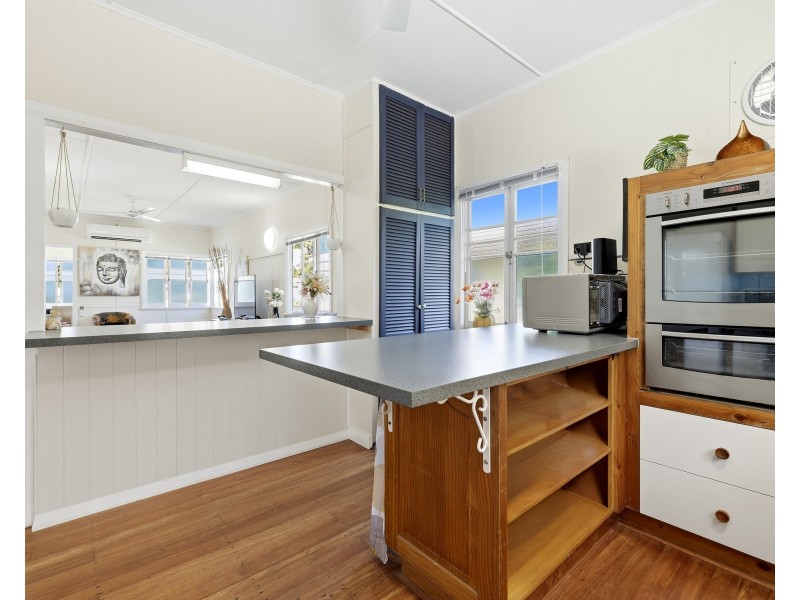 15 Chaplain Avenue, Manunda QLD 4870