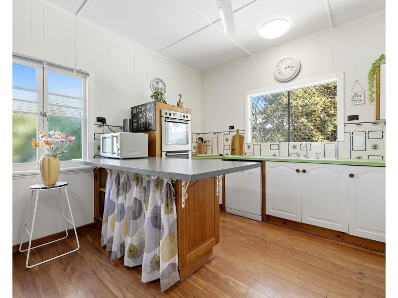 15 Chaplain Avenue, Manunda QLD 4870