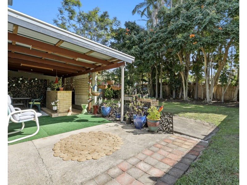 15 Chaplain Avenue, Manunda QLD 4870