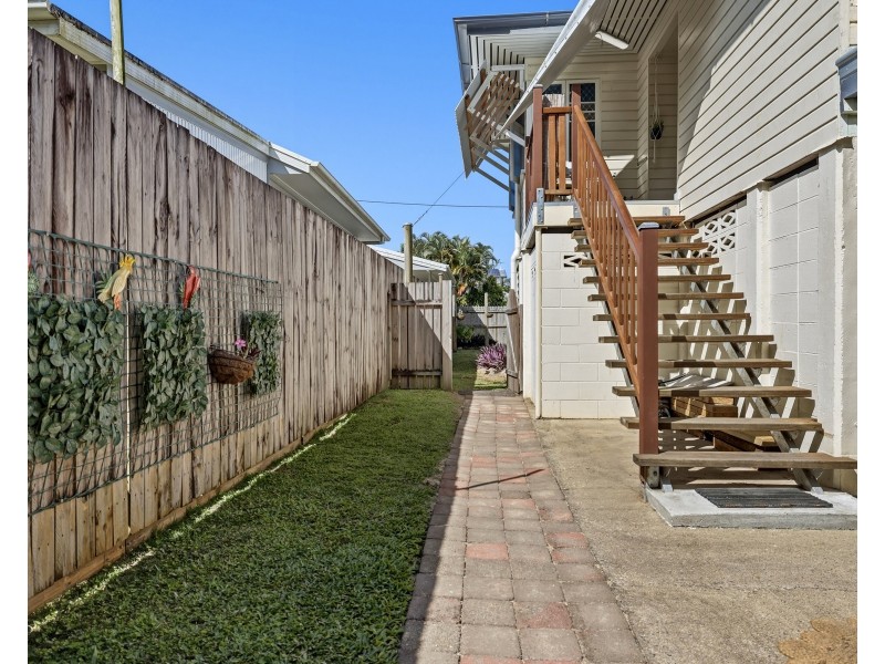 15 Chaplain Avenue, Manunda QLD 4870