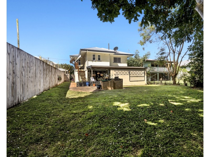 15 Chaplain Avenue, Manunda QLD 4870