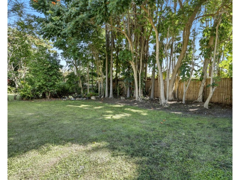 15 Chaplain Avenue, Manunda QLD 4870