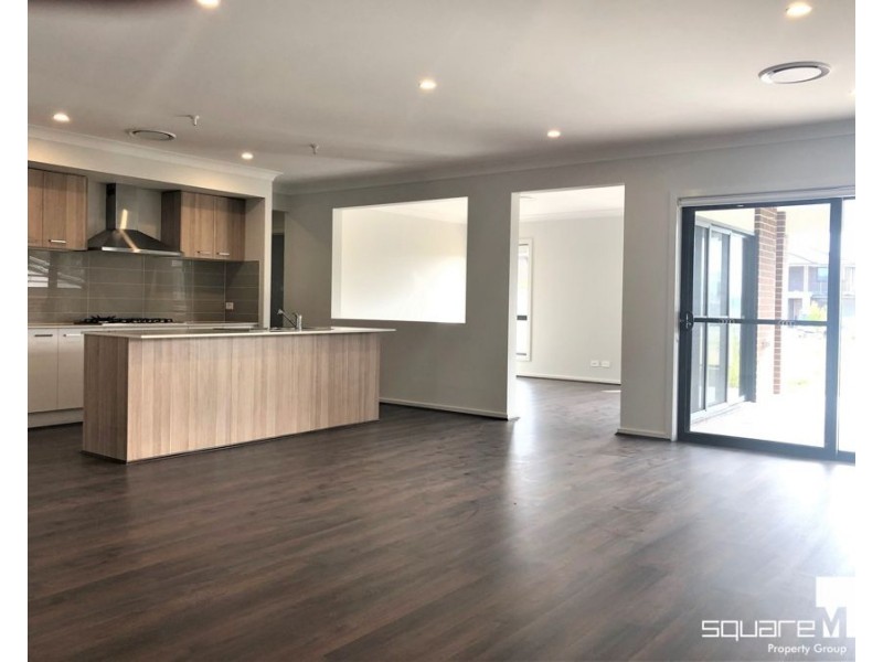 10 Brindle Parkway, Box Hill NSW 2765