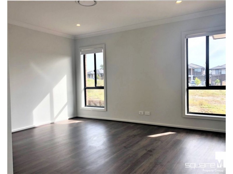 10 Brindle Parkway, Box Hill NSW 2765